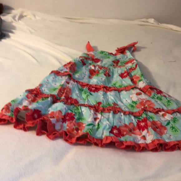 Girls dress size 6 pattern of flowers 🌺 - Picture 1 of 2